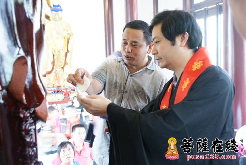千手观音-佛欢喜日 上海宁国禅寺举行千手观音贴金法会
