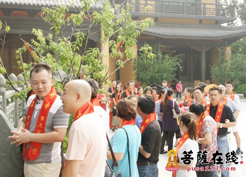 千手观音-佛欢喜日 上海宁国禅寺举行千手观音贴金法会