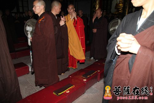宁波-农历七月十五  宁波天童禅寺举行请职仪式