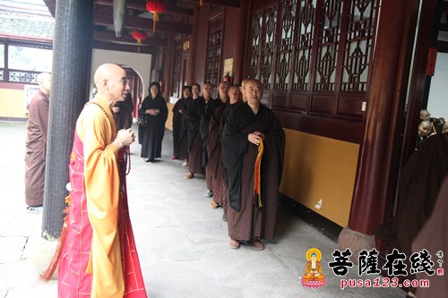 宁波-农历七月十五  宁波天童禅寺举行请职仪式