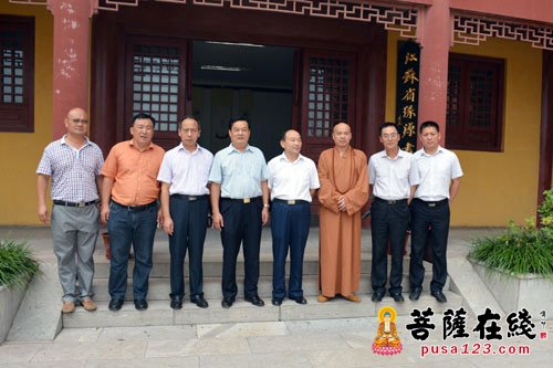 徐州市委副秘书长刘汉英一行赴兴化寺视察