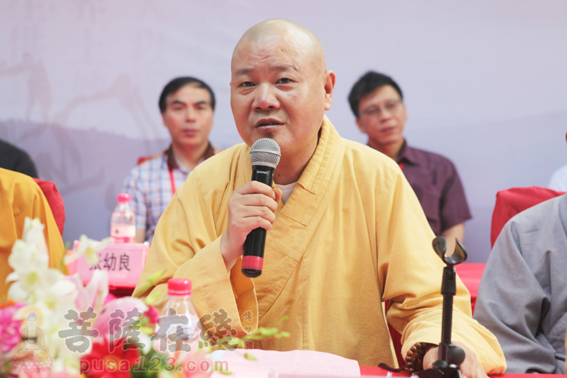 江苏省佛教协会副会长兼秘书长,寒山寺方丈秋爽大和尚代表江苏省佛协