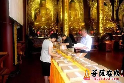 上海市文明和谐寺观教堂创建评审小组赴西林禅寺考察