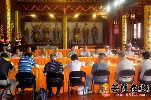 上海市文明和谐寺观教堂创建评审小组赴西林禅寺考察