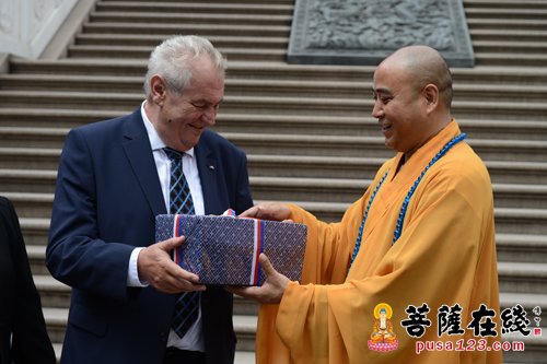 捷克总统泽曼参访上海静安寺 慧明法师热情接待