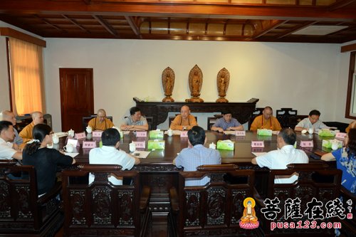 普陀山佛教协会在普济禅寺召开慈善座谈会