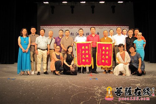 佛教-上海松江西林禅寺崇恩艺术团敬赴社区慰问老人