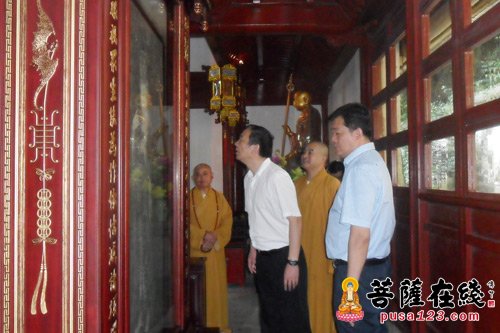 蒋志伟-普陀山管委会党委书记蒋志伟赴杨枝禅林中秋节慰问