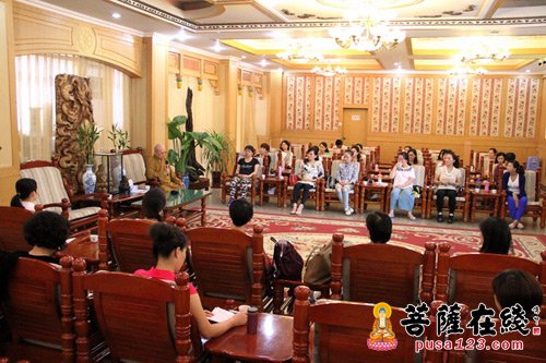 佛教-深圳清华大学研究院女子学堂参访团一行参访柏林禅寺