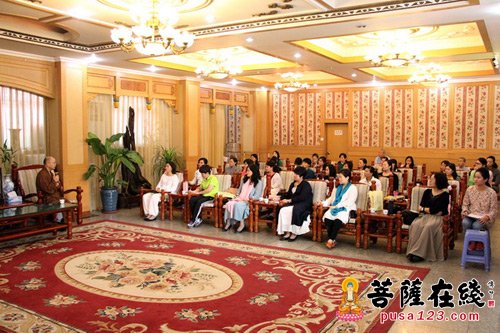 佛教-深圳清华大学研究院女子学堂参访团一行参访柏林禅寺
