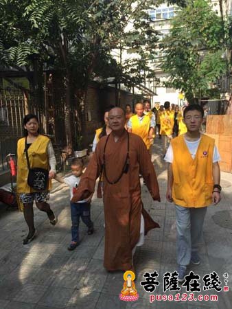 佛教-河北省保定市兜率寺举行中秋节慰问活动