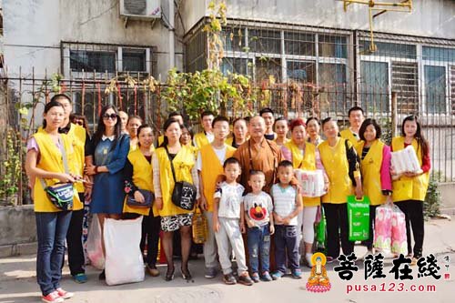 佛教-河北省保定市兜率寺举行中秋节慰问活动