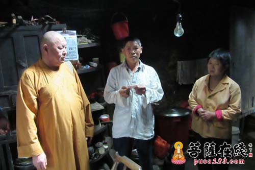 罗田-罗田县民宗部门及清元禅寺法师赴胜利镇瓦学村慰问当地贫困群众