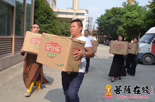 盐城-江苏盐城佛莲堂举行中秋慰问系列活动