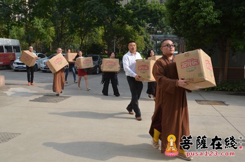 盐城-江苏盐城佛莲堂举行中秋慰问系列活动