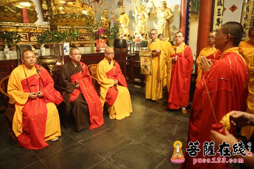 “灵月慈云·浦东佛教”2015中秋普茶晚会在南山古寺举行 “灵月慈云·浦东佛教”2015中秋普茶晚会在南山古寺举行