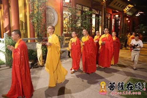 “灵月慈云·浦东佛教”2015中秋普茶晚会在南山古寺举行 “灵月慈云·浦东佛教”2015中秋普茶晚会在南山古寺举行