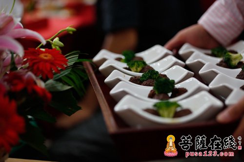佛教-太仓市同觉寺举行“中秋·梵呗”慈善晚会