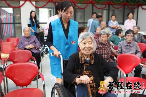 九九重阳 关爱老人：觉群慈爱功德会联合中山医院为福利院老人义诊