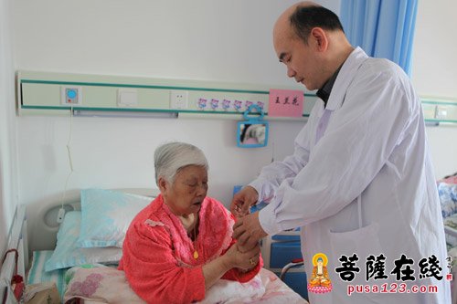 九九重阳 关爱老人：觉群慈爱功德会联合中山医院为福利院老人义诊