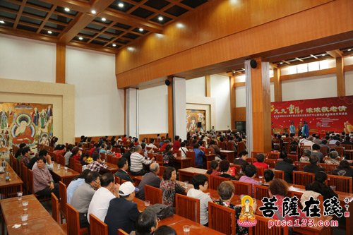 佛教-上海嘉定区佛教协会携手曙光医院举行重阳节送医敬老活动