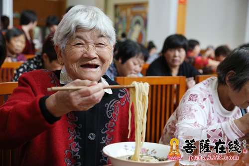 佛教-上海嘉定区佛教协会携手曙光医院举行重阳节送医敬老活动