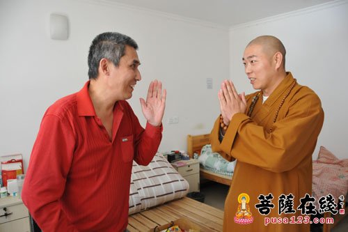 重阳节-上海松隐禅寺重阳节之际慰问大觉禅寺养老院老人