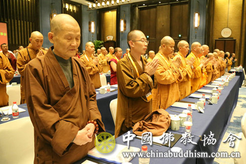 佛教-中国佛教协会九届一次常务理事会会议在无锡灵山召开
