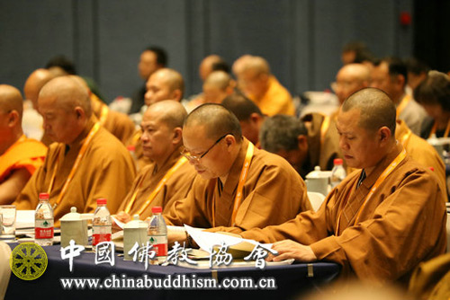 佛教-中国佛教协会九届一次常务理事会会议在无锡灵山召开