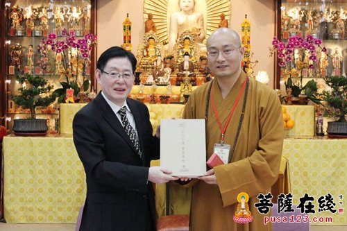 佛教-国宗局局长王作安一行参访香港观宗寺并看望老人