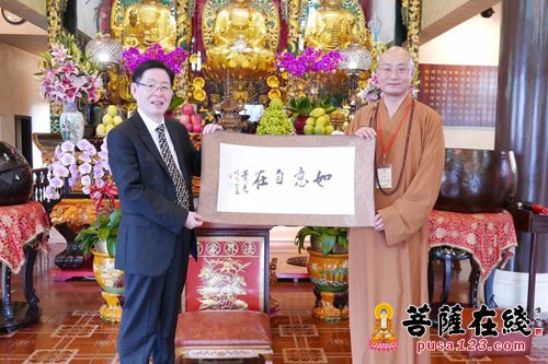 佛教-国宗局局长王作安一行参访香港观宗寺并看望老人