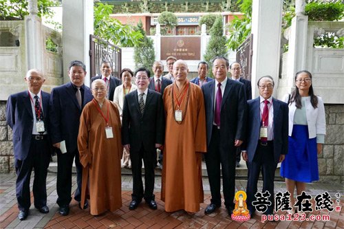 佛教-国宗局局长王作安一行参访香港观宗寺并看望老人