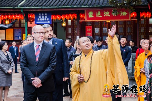 总理-捷克总理及夫人一行参访上海玉佛禅寺
