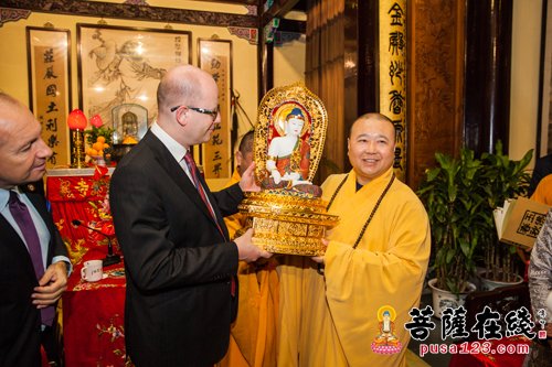 总理-捷克总理及夫人一行参访上海玉佛禅寺