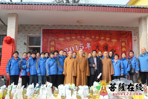 “温暖泉城”兴国禅寺、崇明寺法师赴济南大佛村慰问捐赠