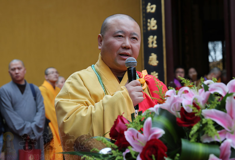   中国佛教协会副会长,玉佛寺方丈