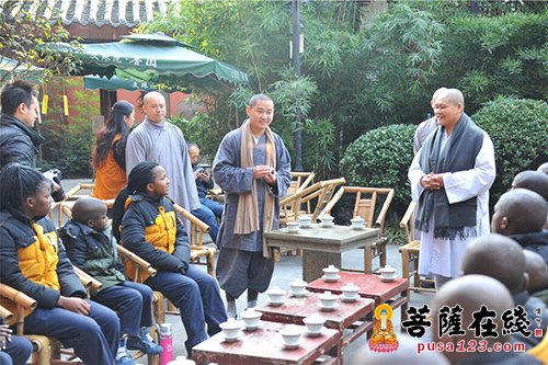 文殊院-非洲马拉威阿弥陀佛关怀中心孩子们一行参访成都文殊院