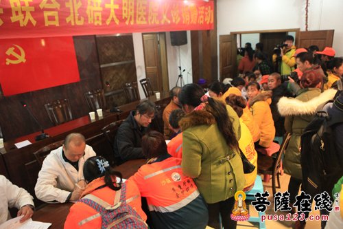 缙云-重庆缙云寺慈善功德会联合北碚大明医院举行环卫工人义诊捐赠活动