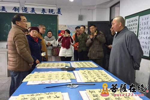 青城山-四川青城山泰安寺洪法大和尚赴青城山七一中学捐资助学