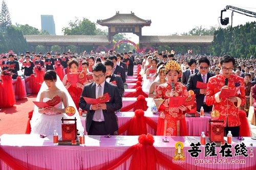 释迦牟尼-“以爱赢得爱” 一千五百对佳偶接受佛陀祝福