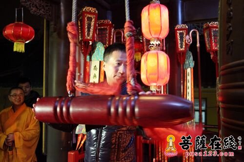 平安-上海西林禅寺举行元旦撞钟·慈善义拍系列活动