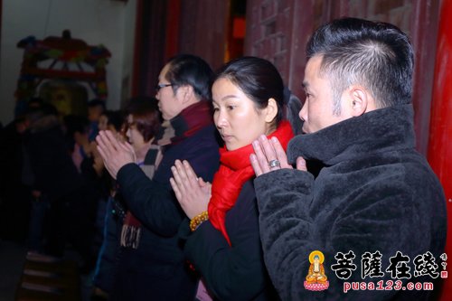 浙江余姚狮子山东明寺“撞响梵钟 迎接新年”