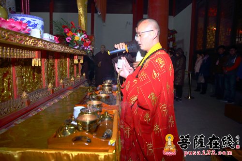 浙江余姚狮子山东明寺“撞响梵钟 迎接新年”