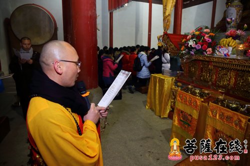 浙江余姚狮子山东明寺“撞响梵钟 迎接新年”