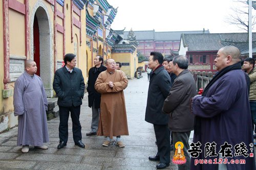 赵斌-湖北省人大常委会副主任赵斌一行赴黄梅五祖寺