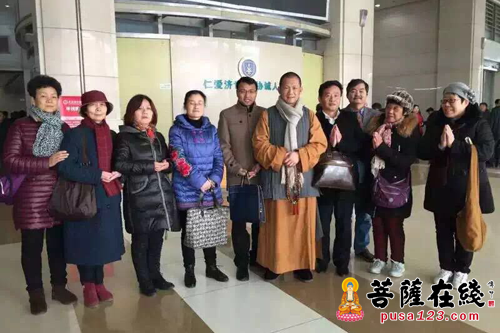 咸安-“佛教大爱”咸安无相寺善款救助患病困难家庭