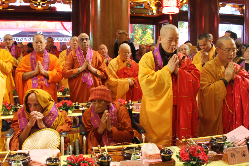 高僧大德诵经祈福(图片来源:菩萨在线 摄影:妙然)