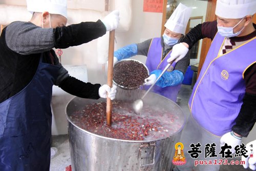 腊八节-浙江宁波七塔禅寺举行“腊八送温暖”活动