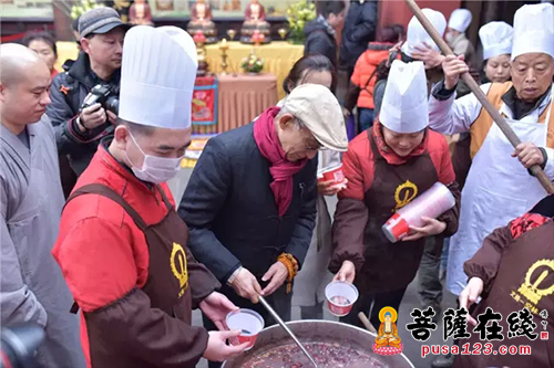 文殊院-成都文殊院举行腊月初八“济公”送福送粥活动