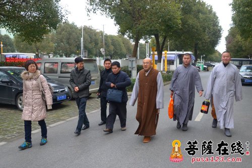 重元寺-新春来临之际苏州重元寺走访慰问贫困家庭